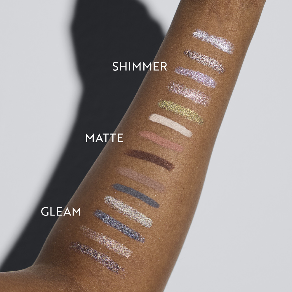 The Shimmer Eyeshadow Stick Longwear & Water-Resistant