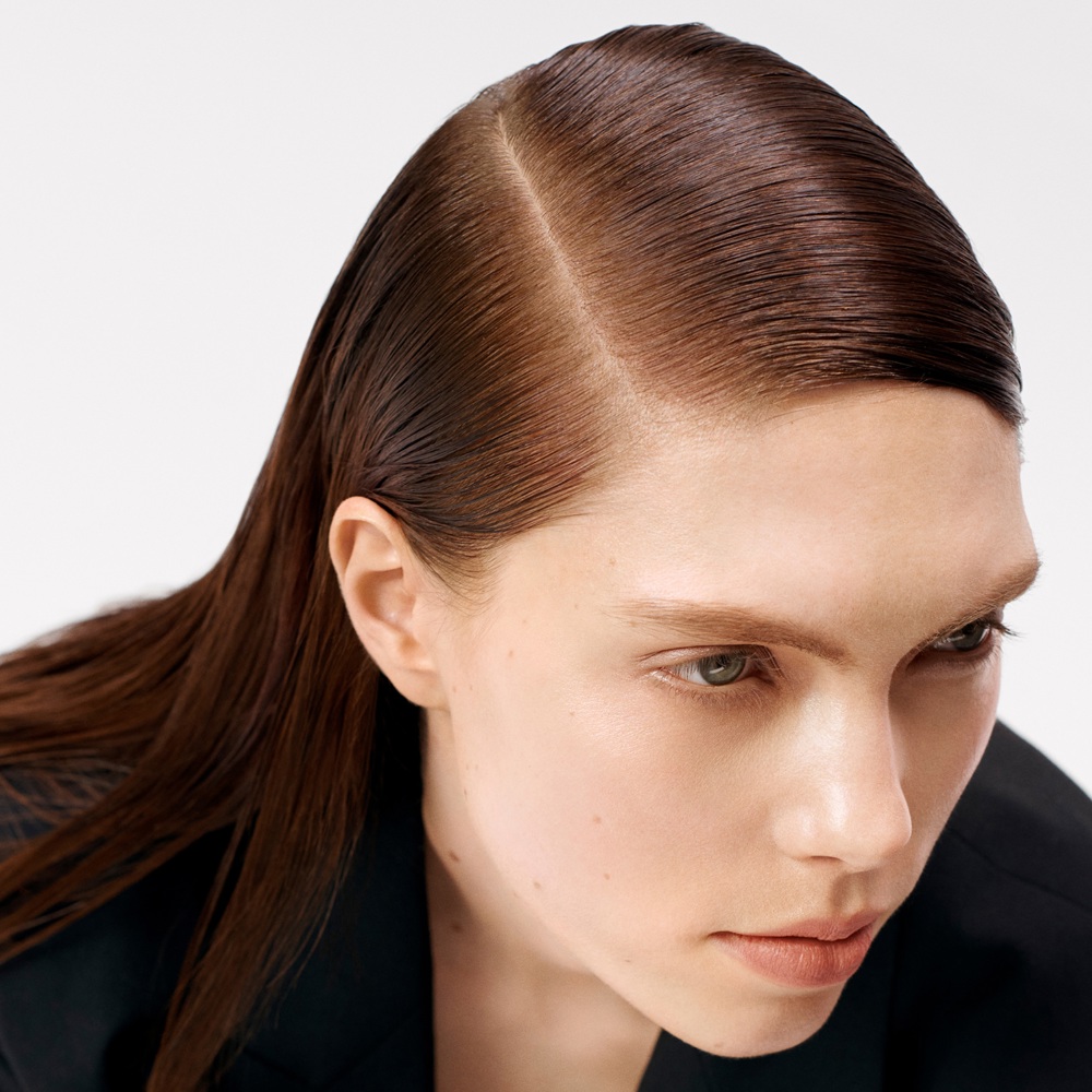 Reshaper Strong Hold & Touchable Feel Hairspray